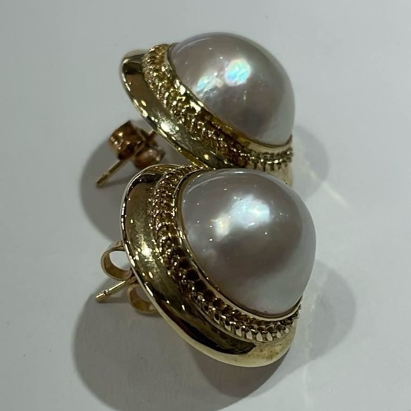 Freshwater Real Pearls Stud Earrings with 14k Gold Trim - Picture 4 of 6
